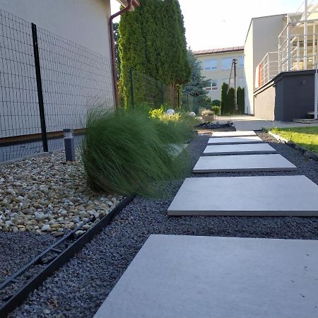 Slnecny Apartmanovy Dom Oslany Luaran gambar