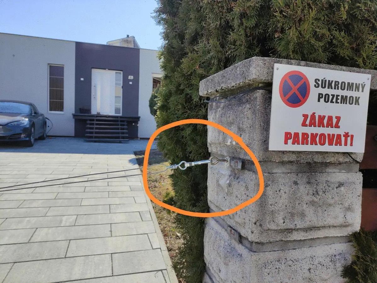 Slnecny Apartmanovy Dom Oslany Luaran gambar